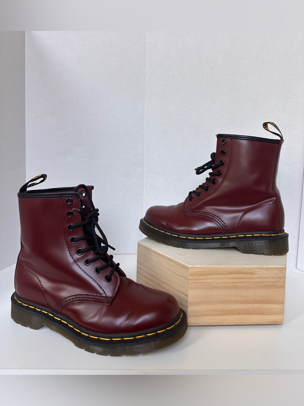 Dr. Martens Cherry Red Smooth Leather 8-Eye Lace-Up Boots - Women Size 7 EUC